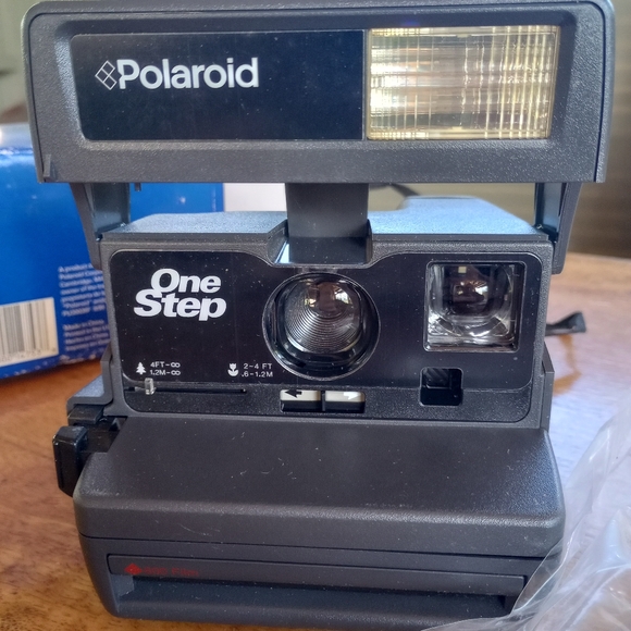Polaroid instant camera 600series like new - Picture 1 of 7